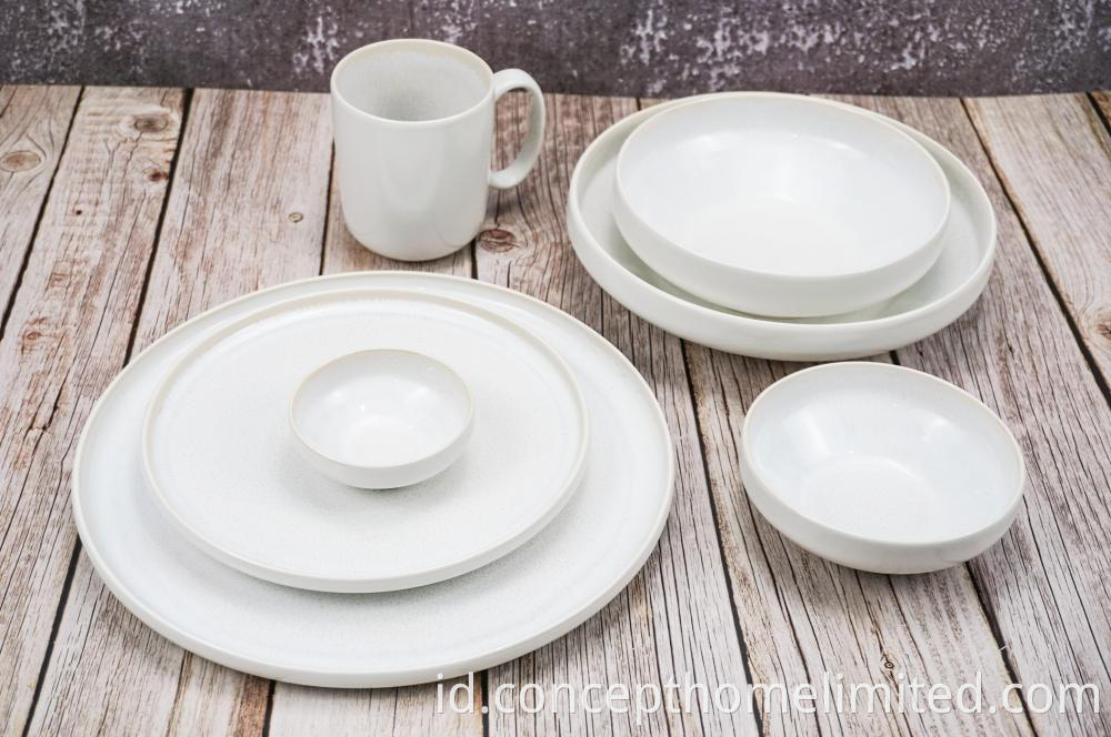 Reactive Glazed Stoneware Dinner Set In Creamy White Ch22067 G04 1